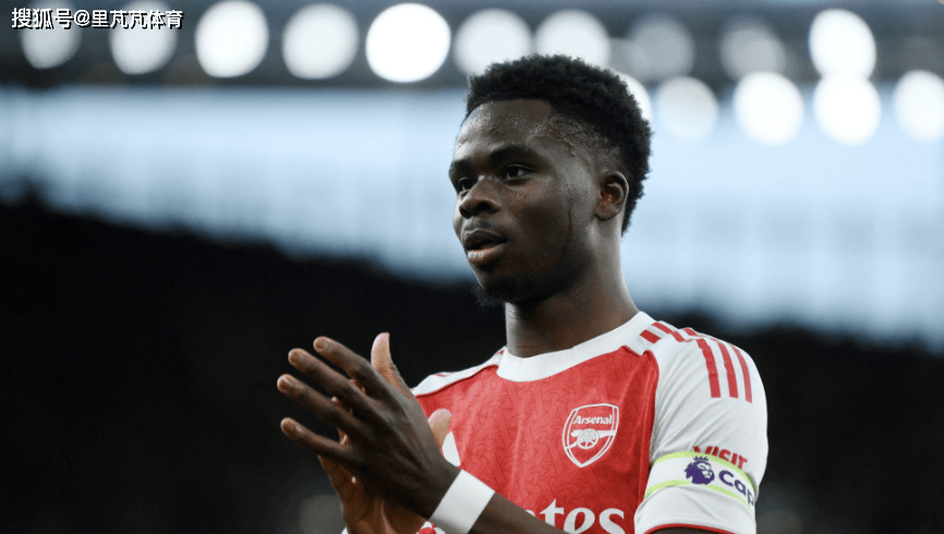 阿森纳9号鼓励小老弟:他跟小熊拉菲一个水平,争冠时刻还看他的